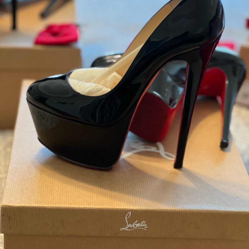 Christian Louboutin Victoria pumps